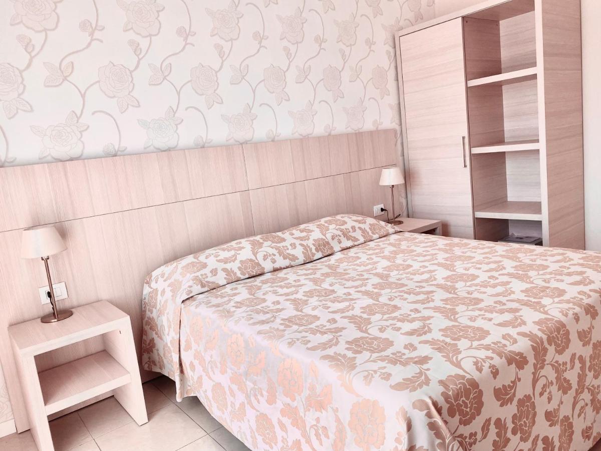 Santa Barbara Hotel & Apartments Bellaria-Igea Marina Pokoj fotografie